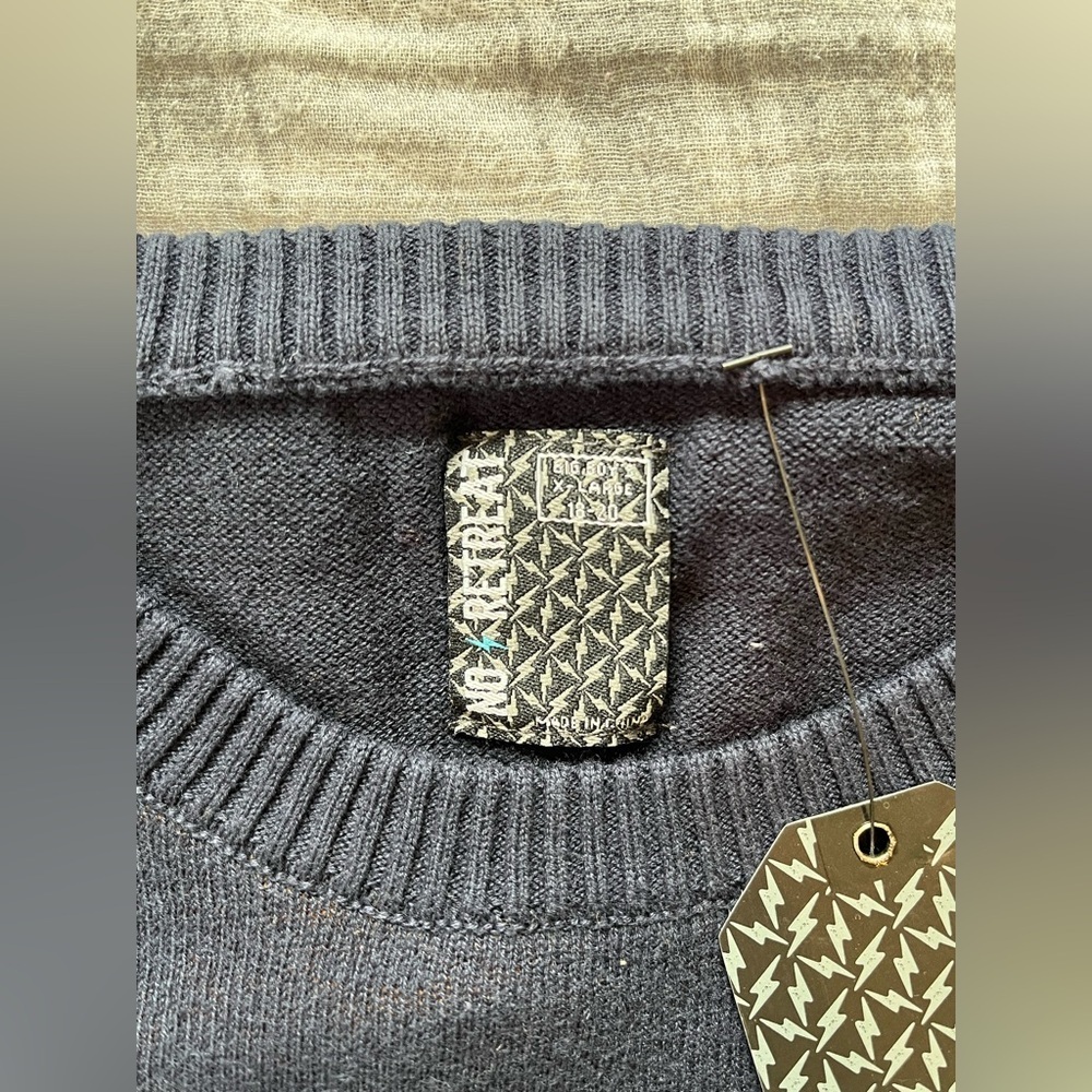No Retreat Boys Pullover Sweater XL (18-20) - Navy Blue With Yellow/Orange Tiger - Picture 7 of 8